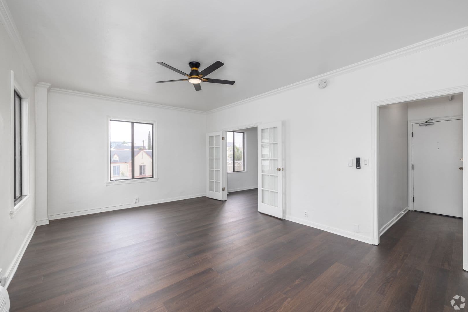 Los Angeles Apartment: 801 S Gramercy Drive