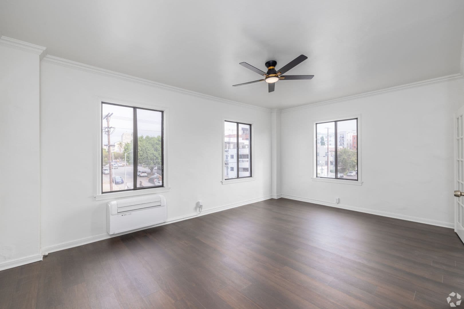 Los Angeles Apartment: 801 S Gramercy Drive