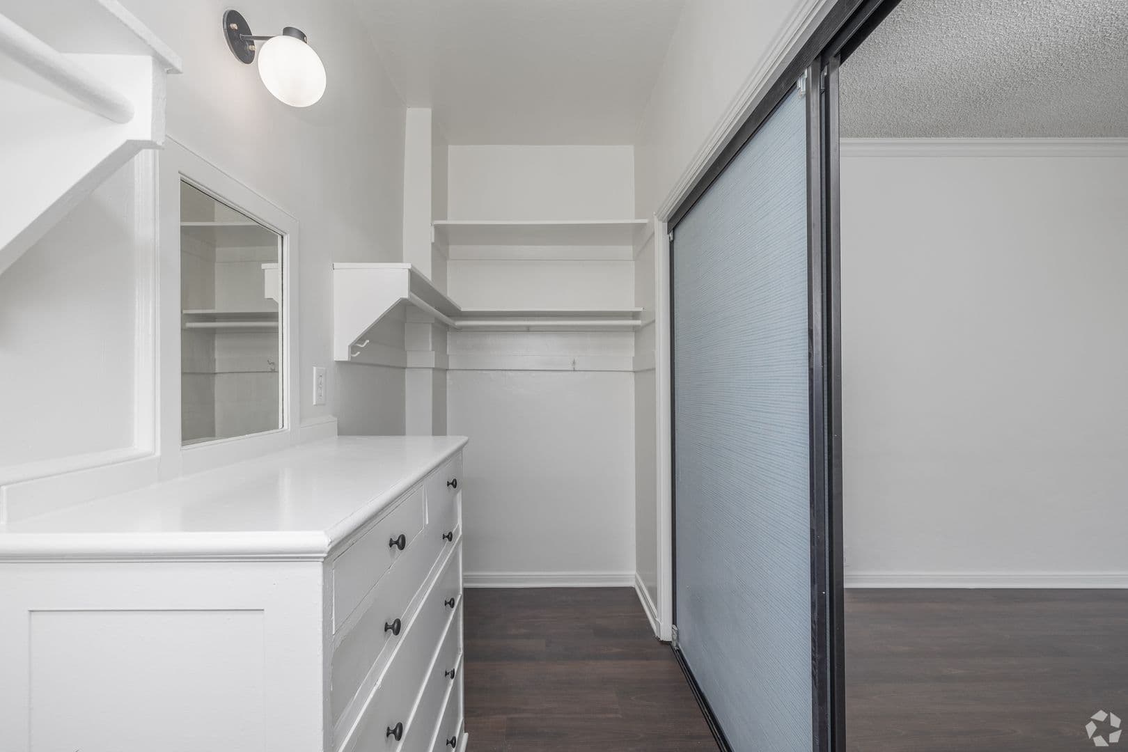 Los Angeles Apartment: 801 S Gramercy Drive