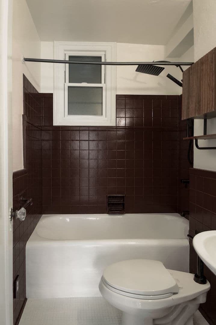 Los Angeles Apartment: 801 S Gramercy Drive