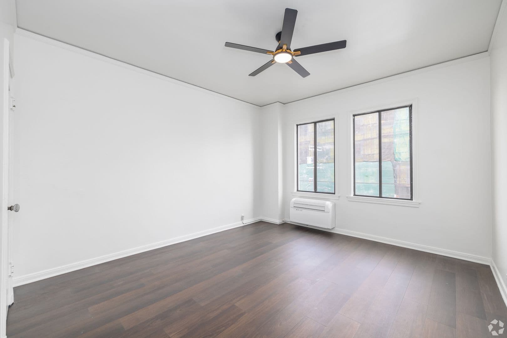 Los Angeles Apartment: 801 S Gramercy Drive