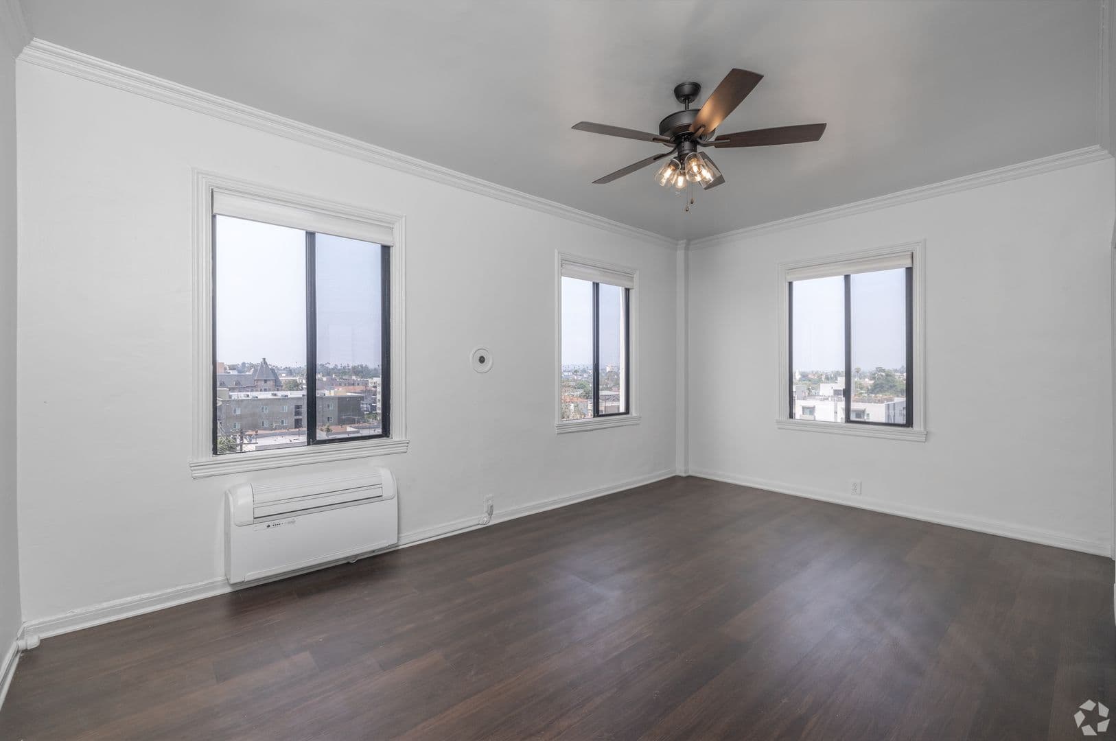Los Angeles Apartment: 801 S Gramercy Drive