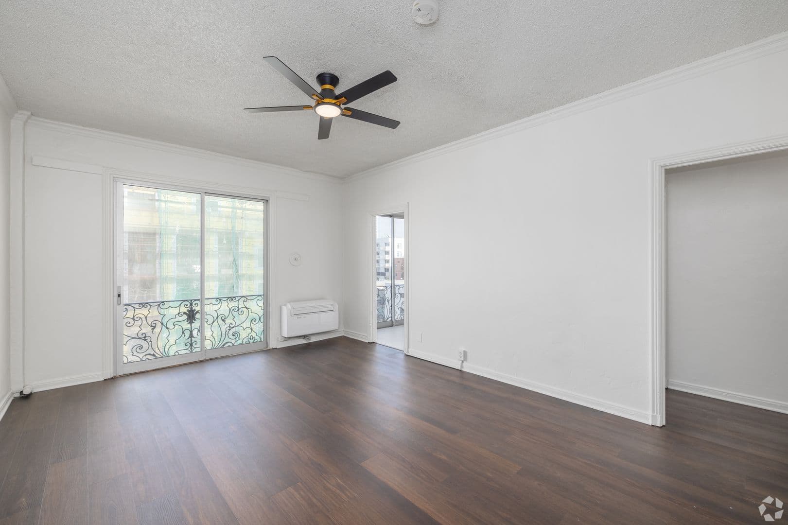 Los Angeles Apartment: 801 S Gramercy Drive