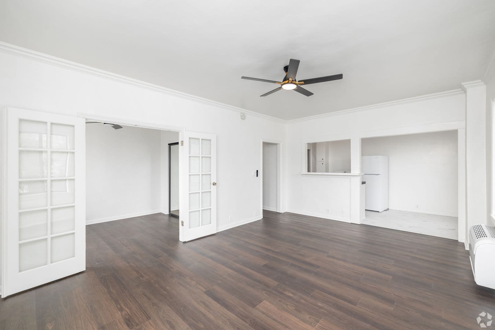 Los Angeles Apartment: 801 S Gramercy Drive