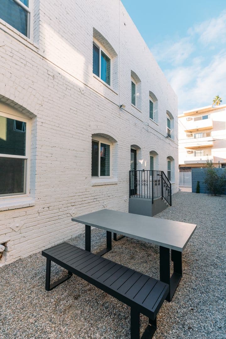 Los Angeles Apartment: 1006 N El Centro Avenue