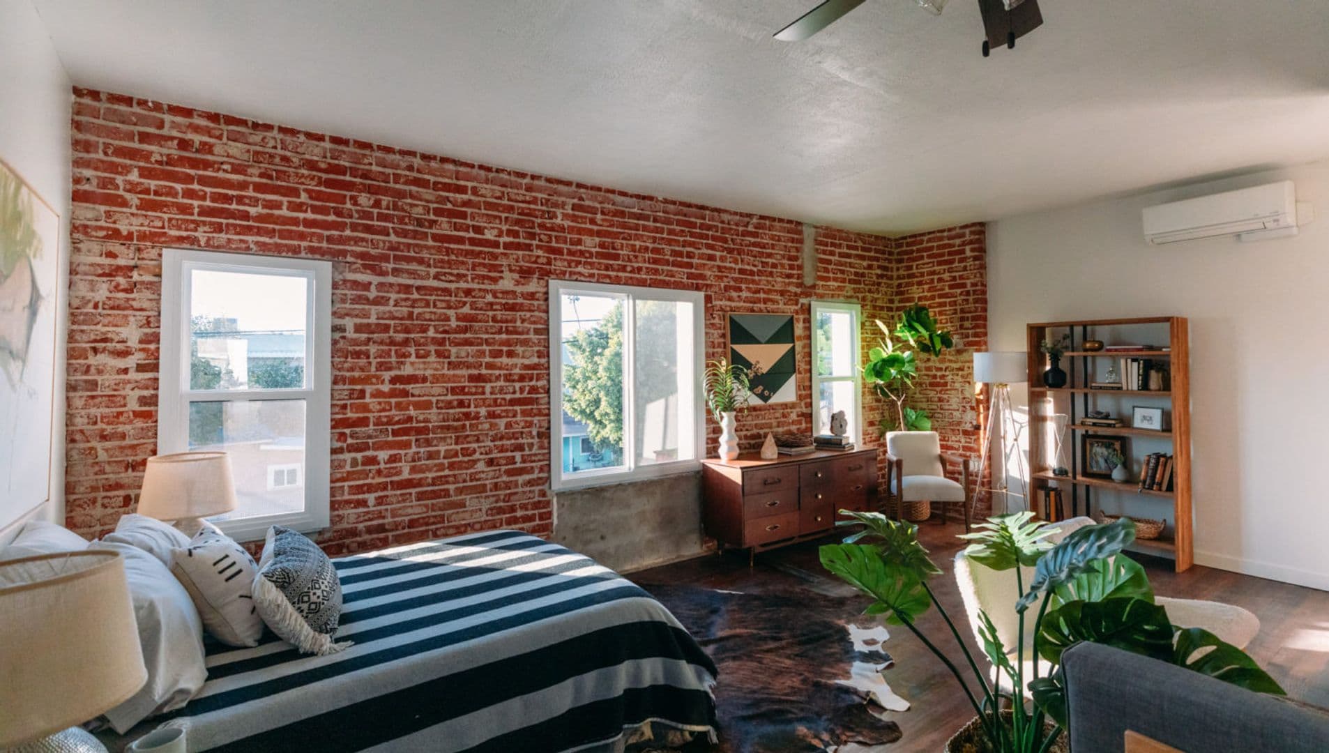 Los Angeles Apartment: 1006 N El Centro Avenue