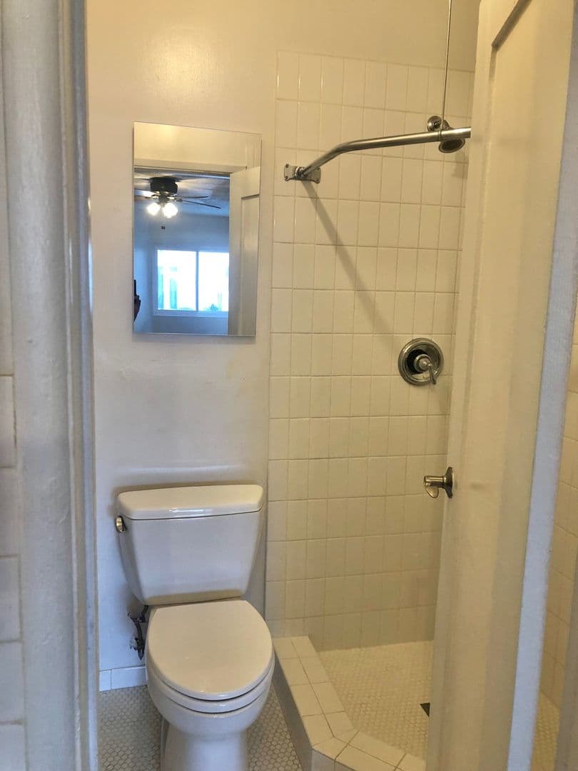 Los Angeles Apartment: 1006 N El Centro Avenue