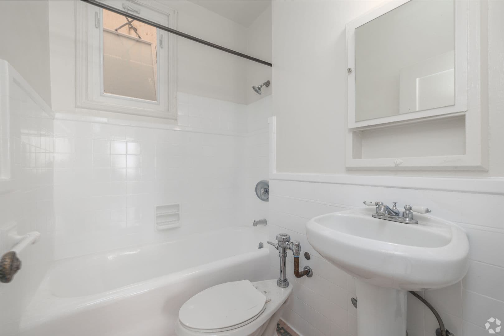 Los Angeles Apartment: 801 S Gramercy Drive