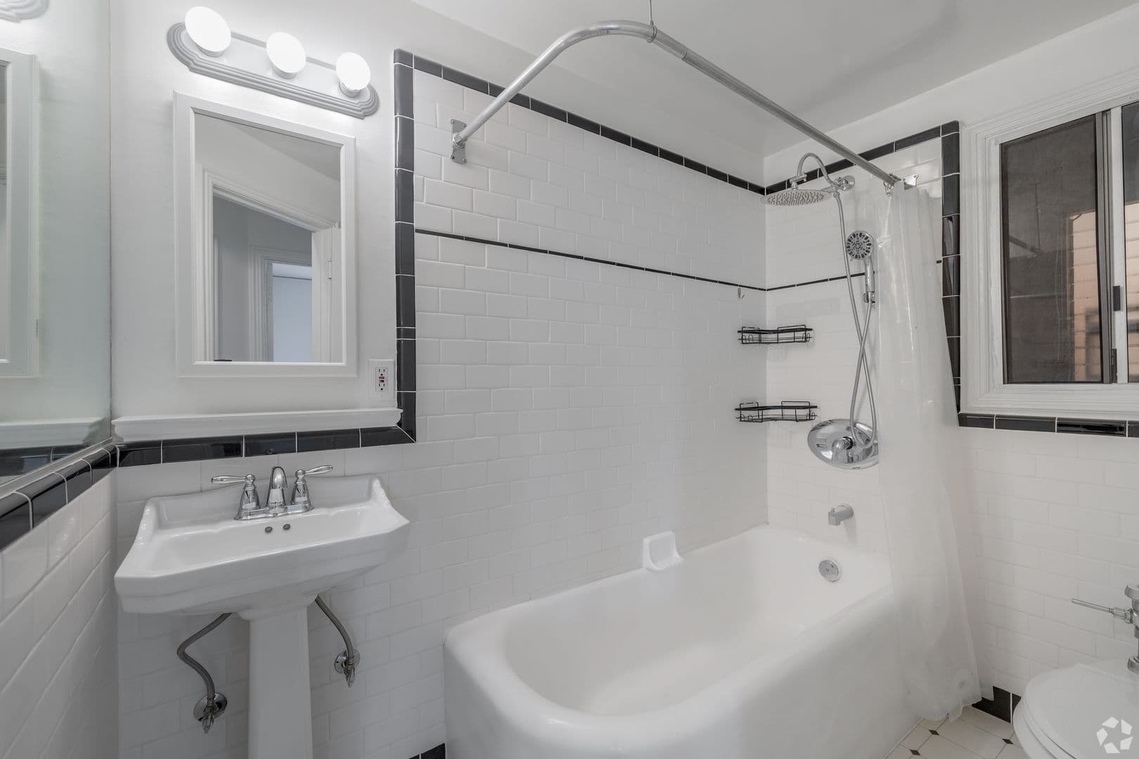 Los Angeles Apartment: 801 S Gramercy Drive