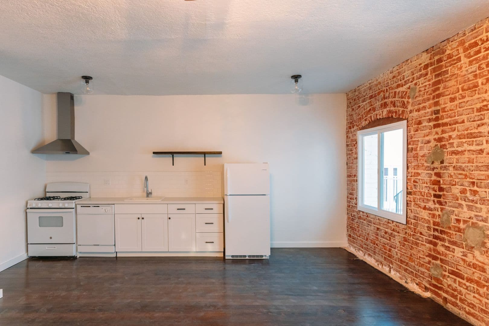 Los Angeles Apartment: 1006 N El Centro Avenue