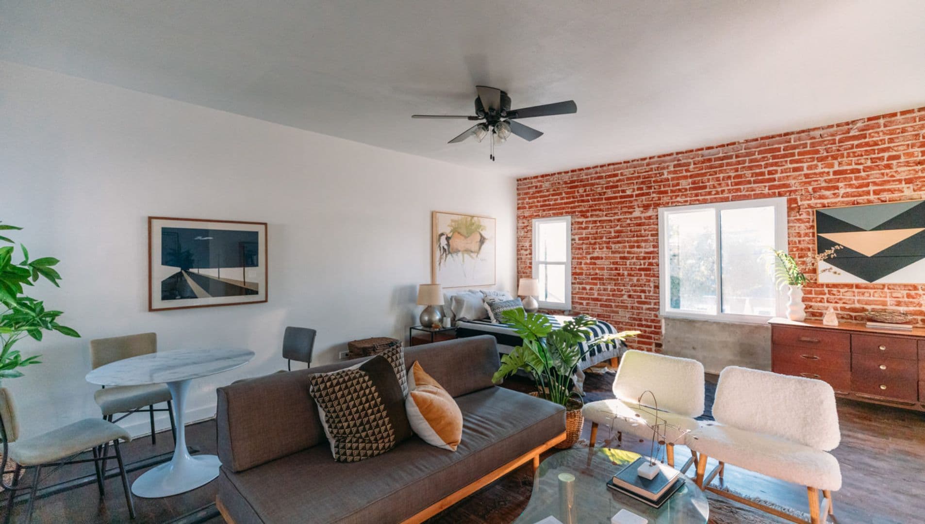 Los Angeles Apartment: 1006 N El Centro Avenue