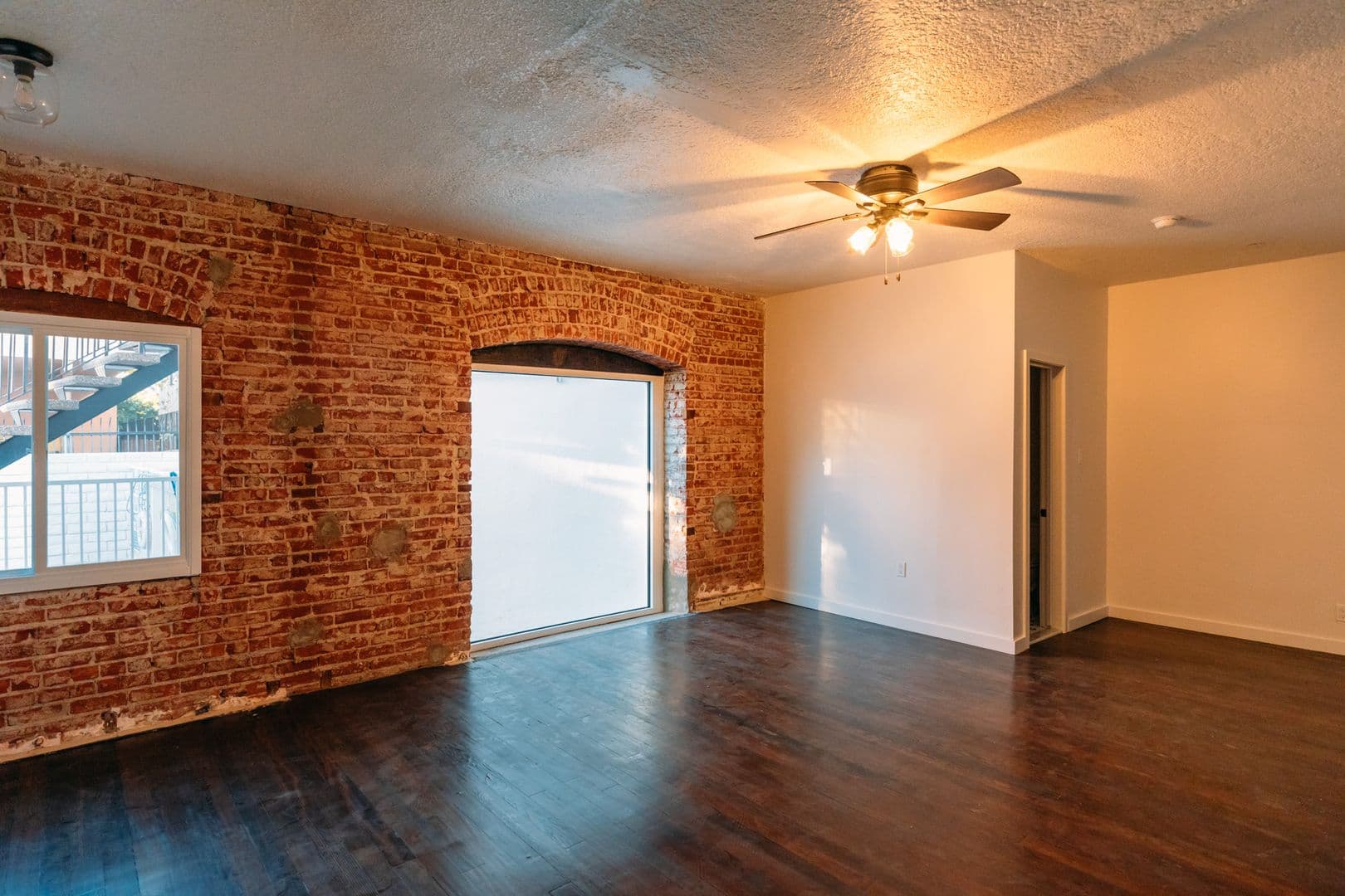 Los Angeles Apartment: 1006 N El Centro Avenue