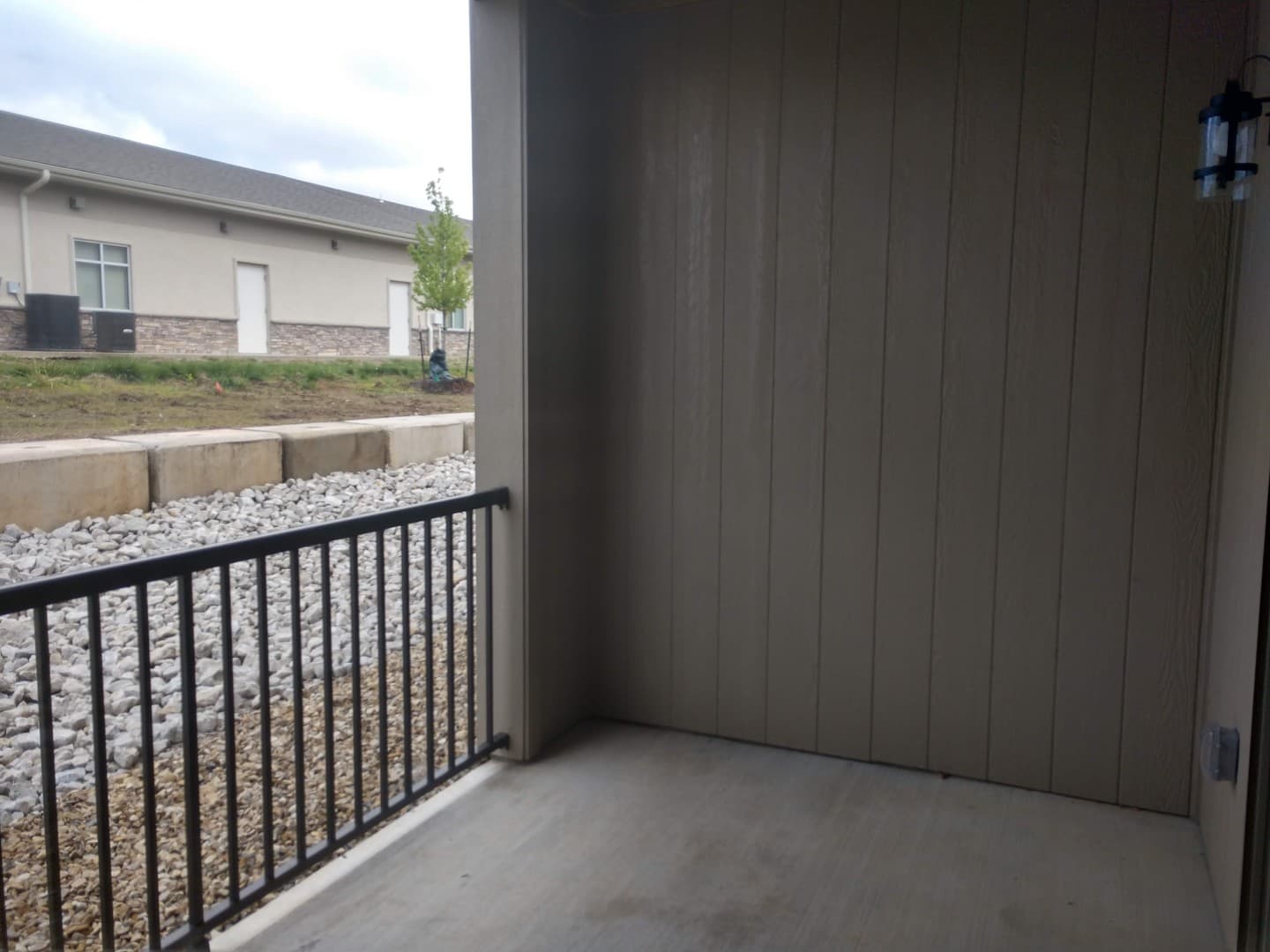 De Soto Apartment: 9100 Commerce Drive