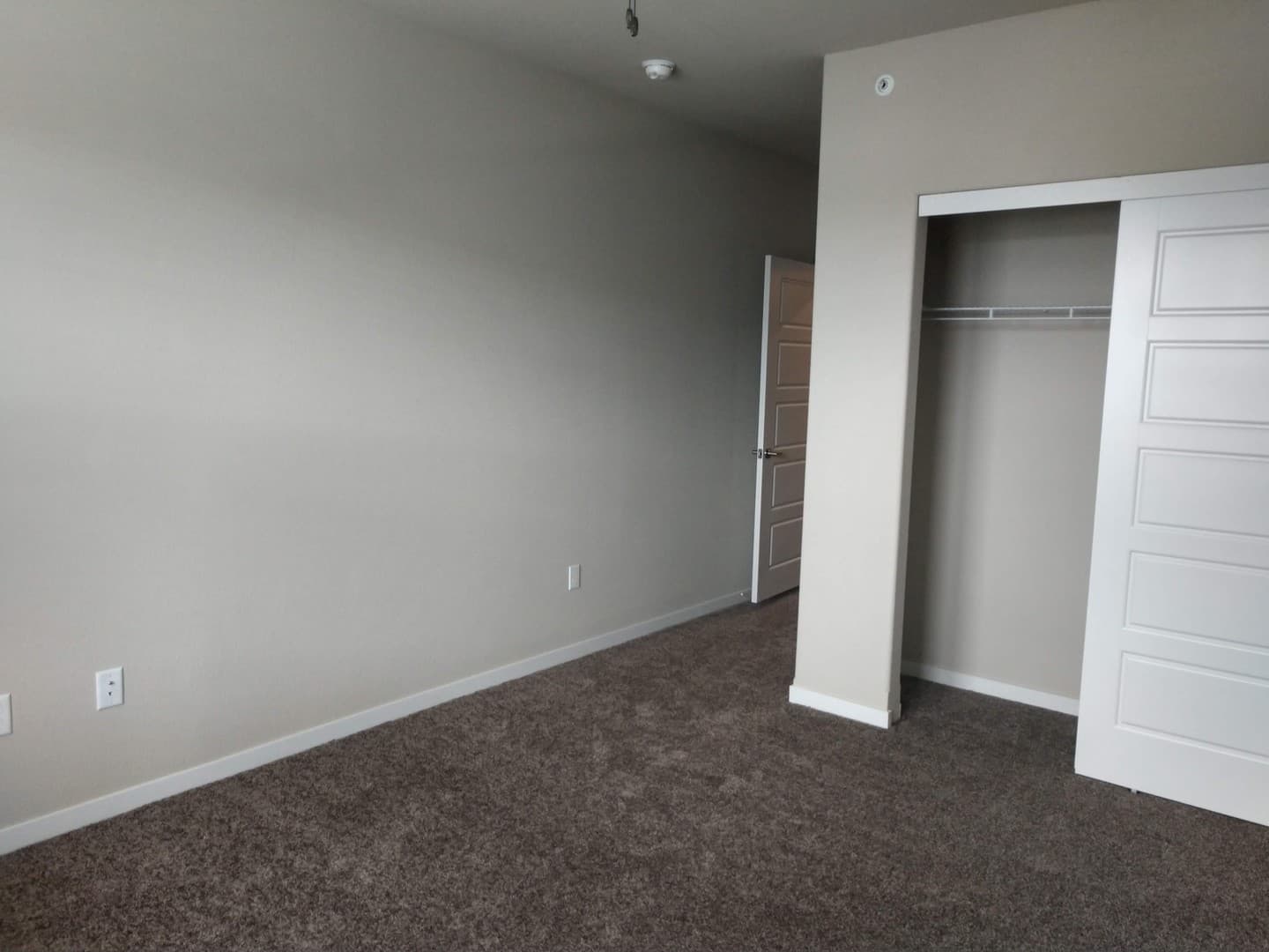 De Soto Apartment: 9100 Commerce Drive