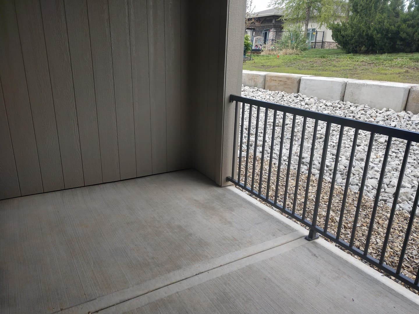 De Soto Apartment: 9100 Commerce Drive