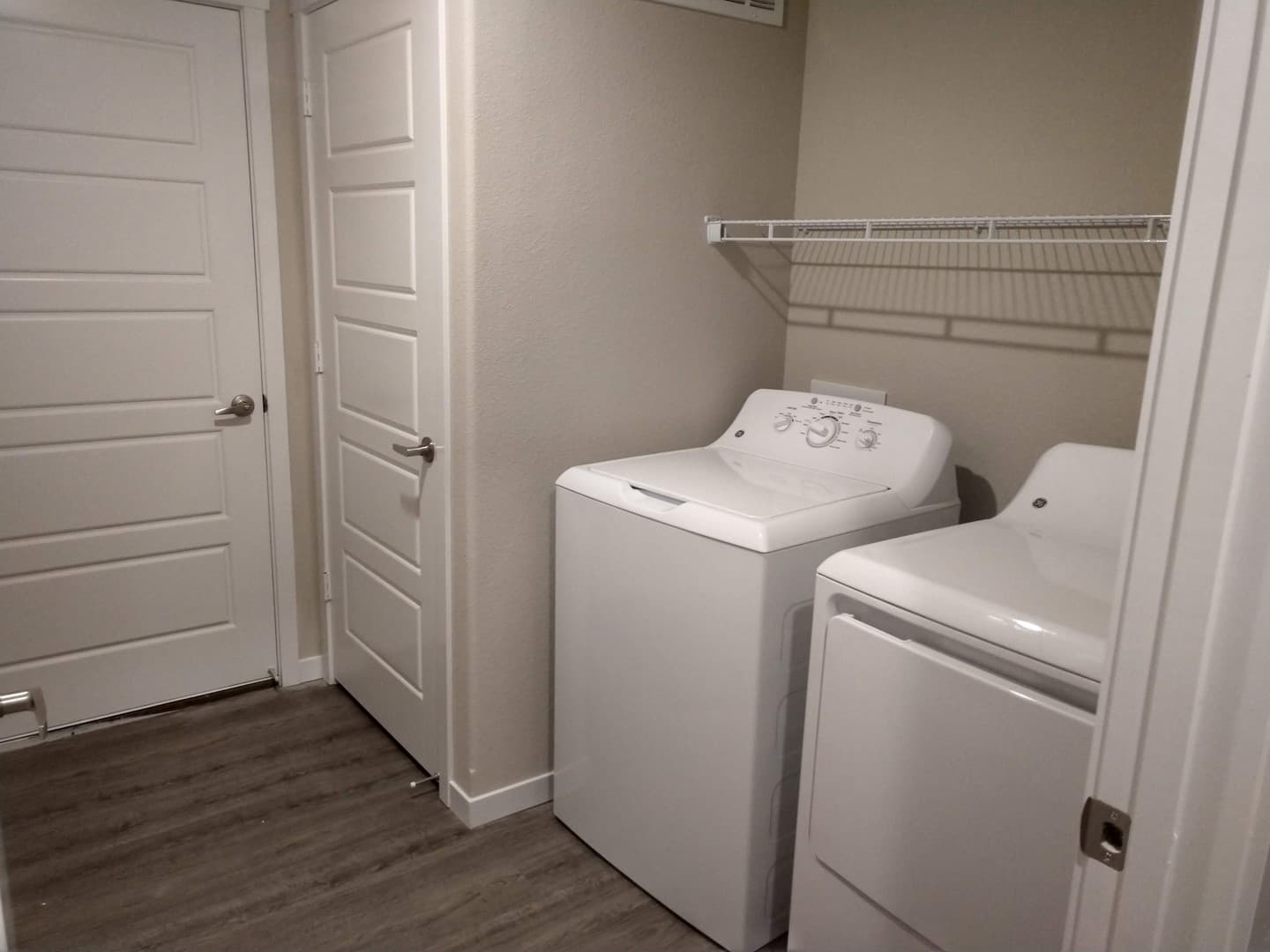 De Soto Apartment: 9100 Commerce Drive