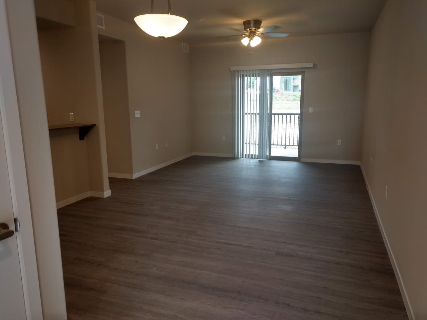De Soto Apartment: 9100 Commerce Drive