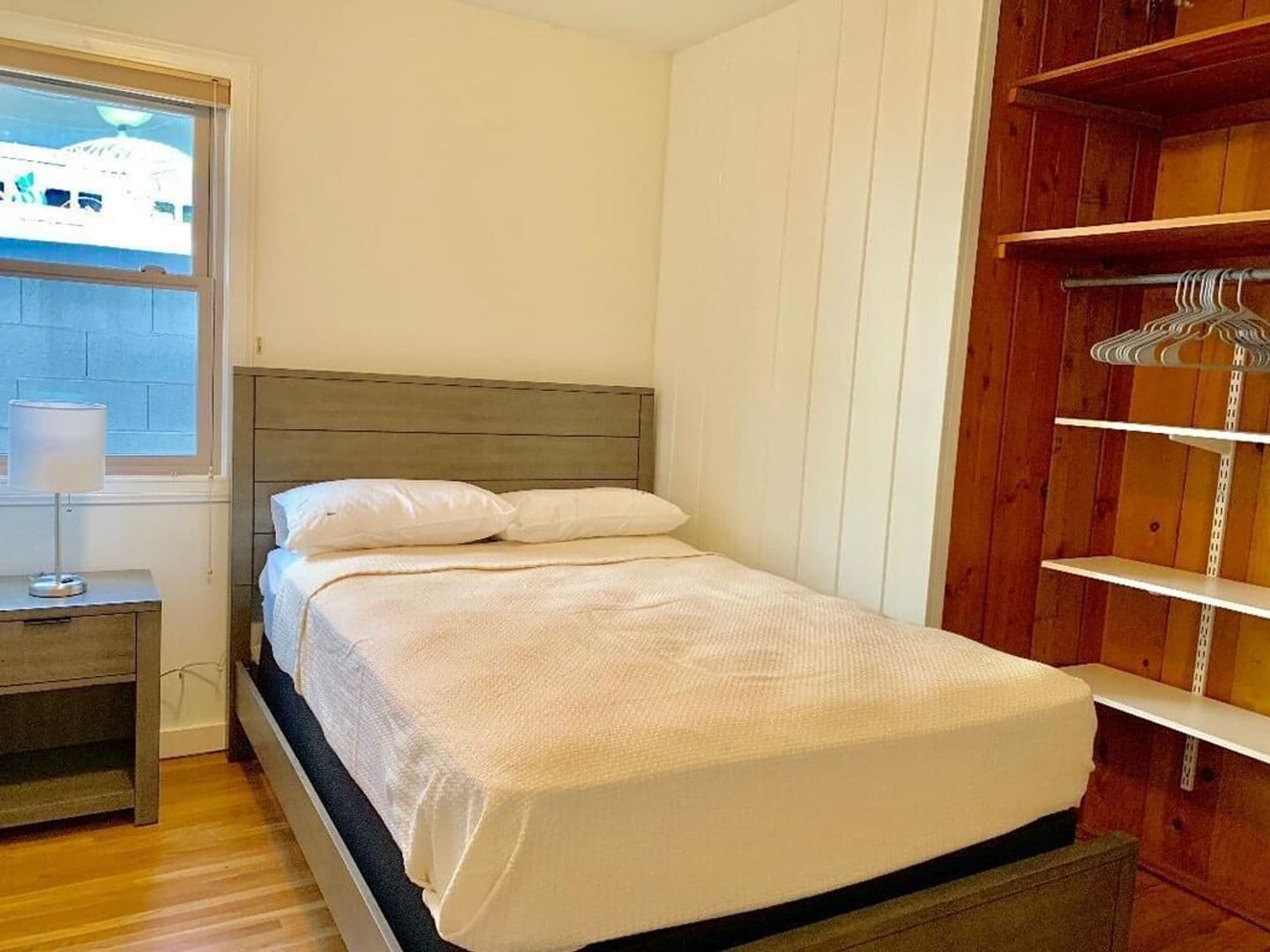 Long Beach House: 176 Quincy Ave
