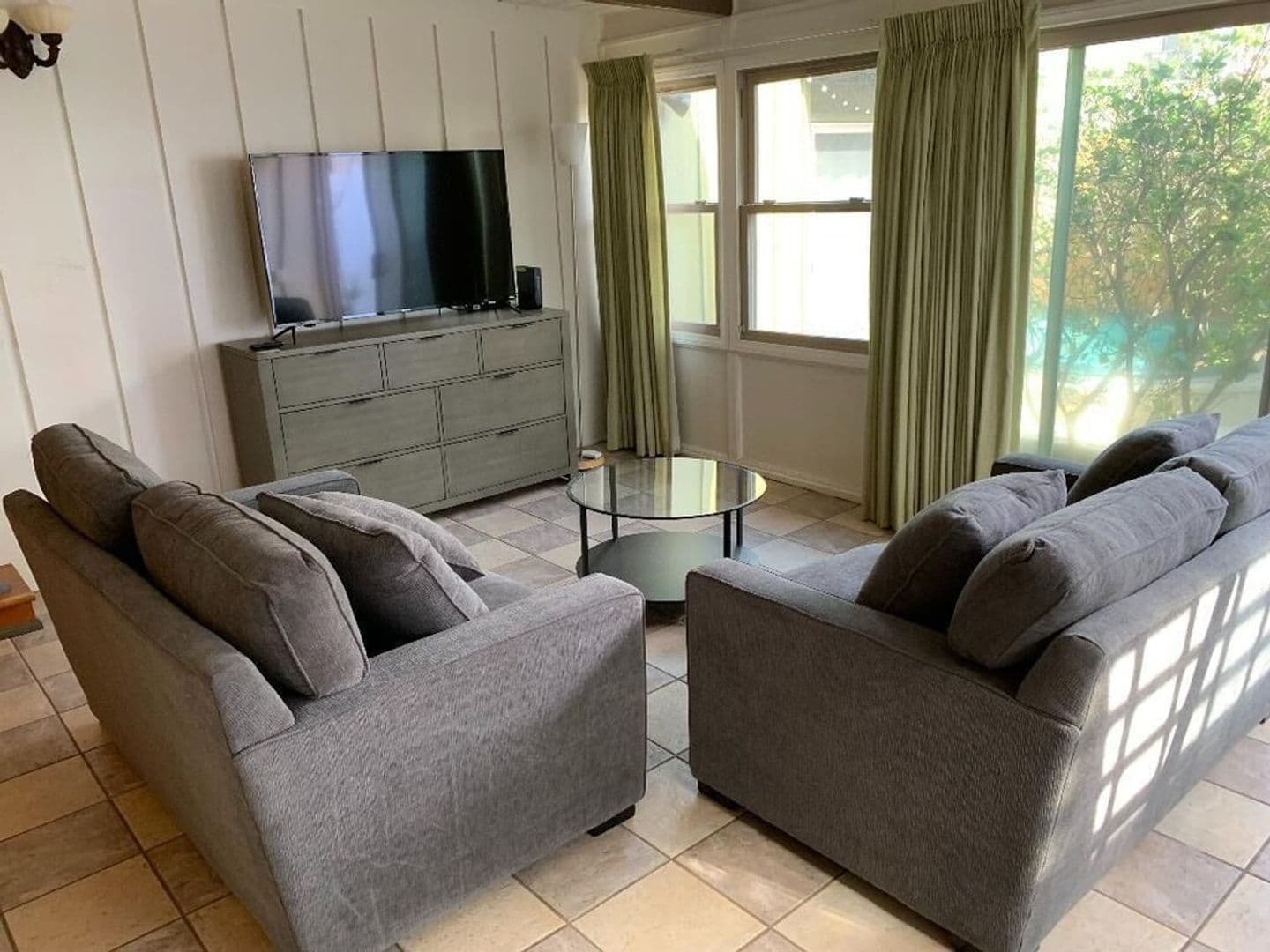 Long Beach House: 176 Quincy Ave