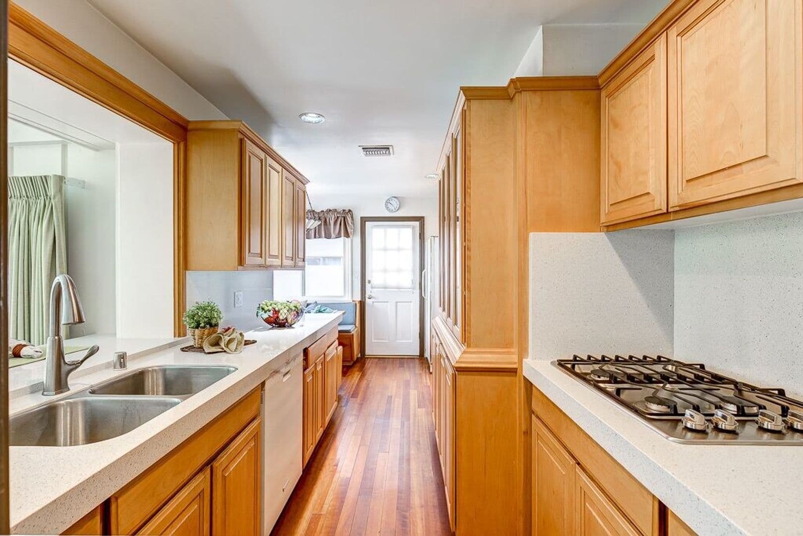 Long Beach House: 176 Quincy Ave