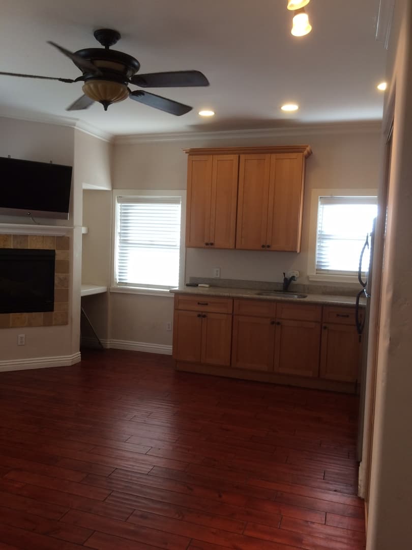 Long Beach Apartment: 345 Chestnut Ave