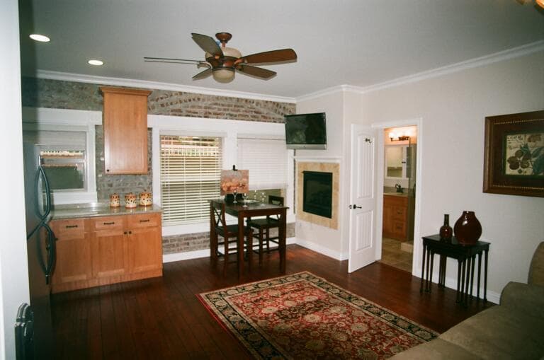 Long Beach Apartment: 345 Chestnut Ave