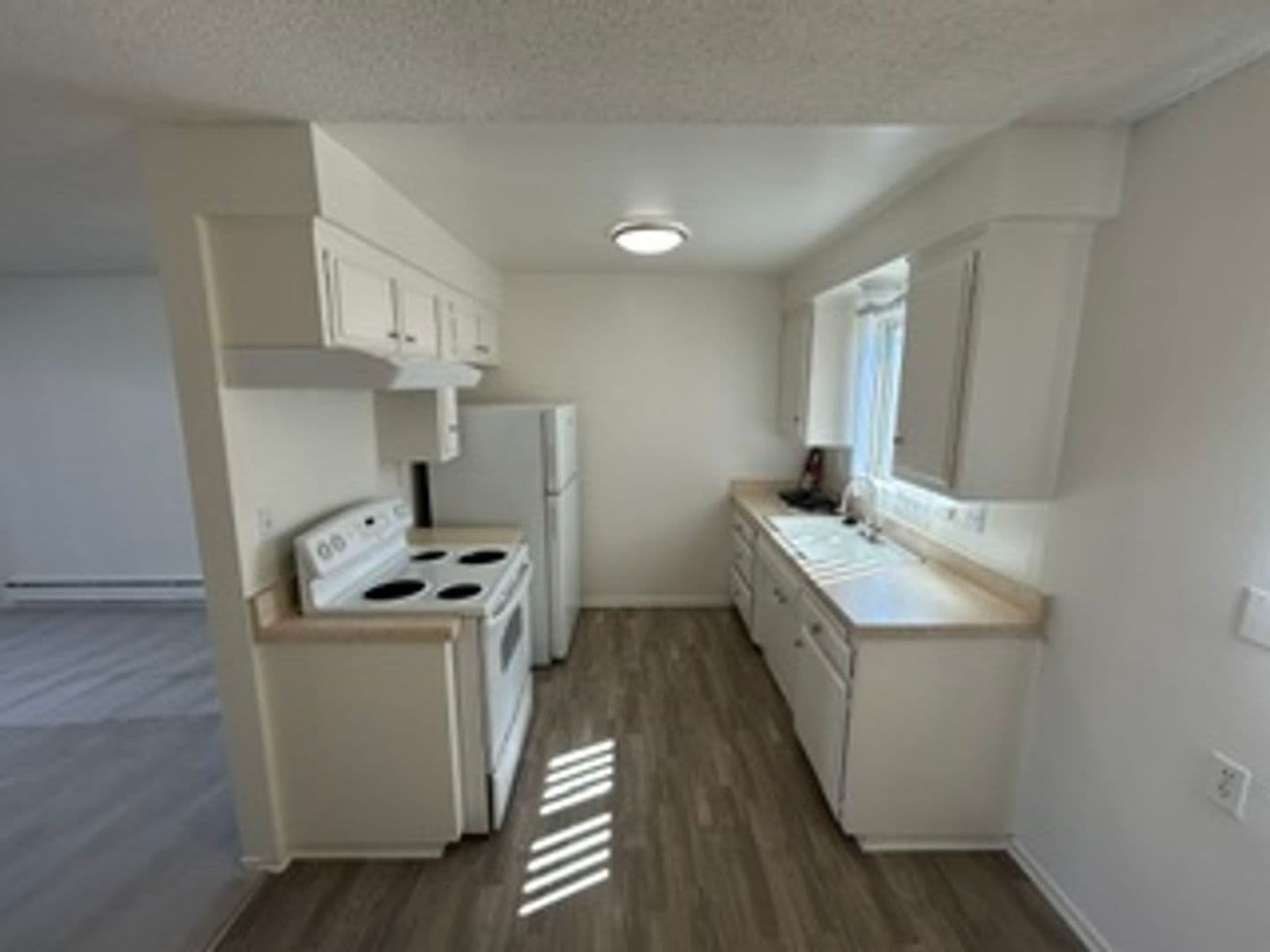 Long Beach Apartment: 218 Belmont Ave