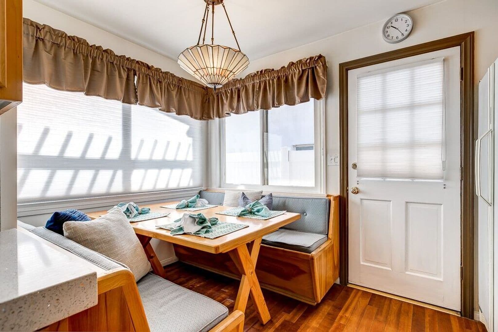 Long Beach House: 176 Quincy Ave
