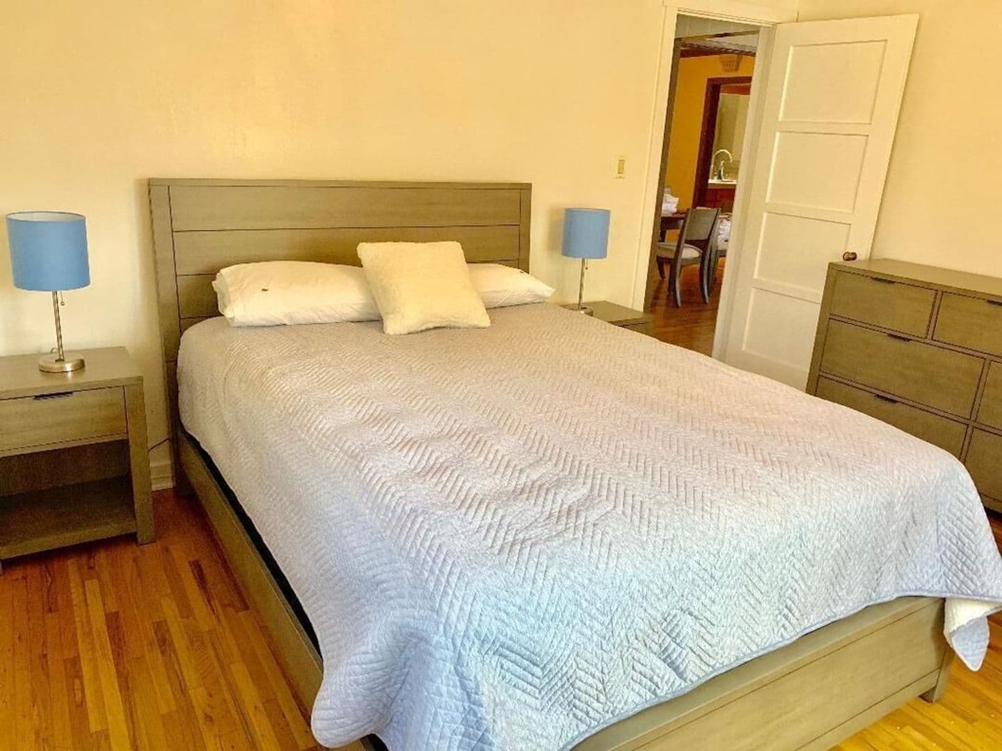 Long Beach House: 176 Quincy Ave