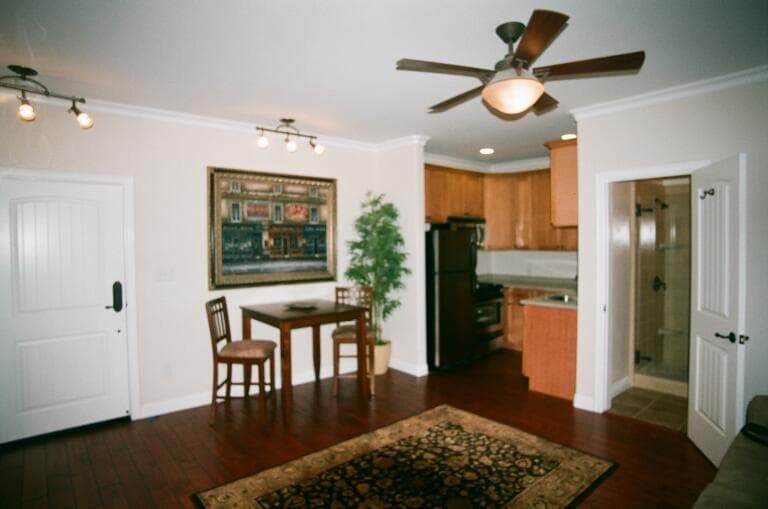 Long Beach Apartment: 345 Chestnut Ave