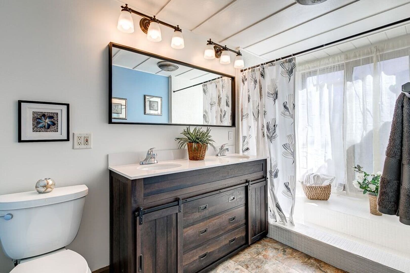 Long Beach House: 176 Quincy Ave