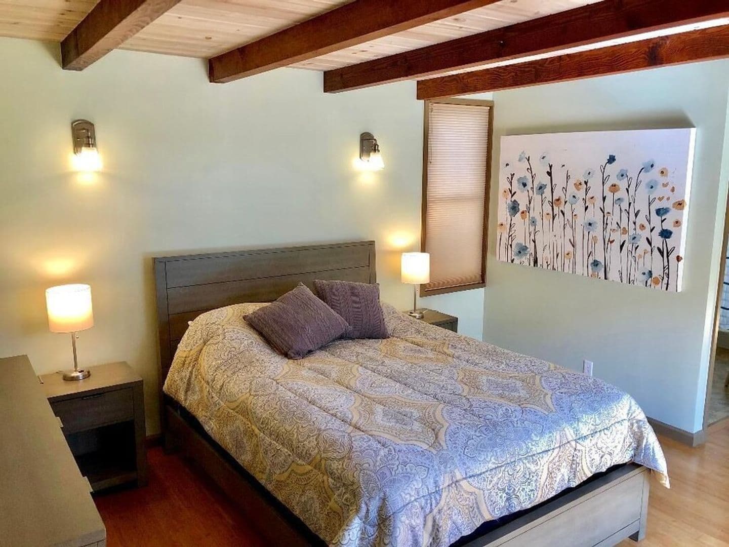 Long Beach House: 176 Quincy Ave
