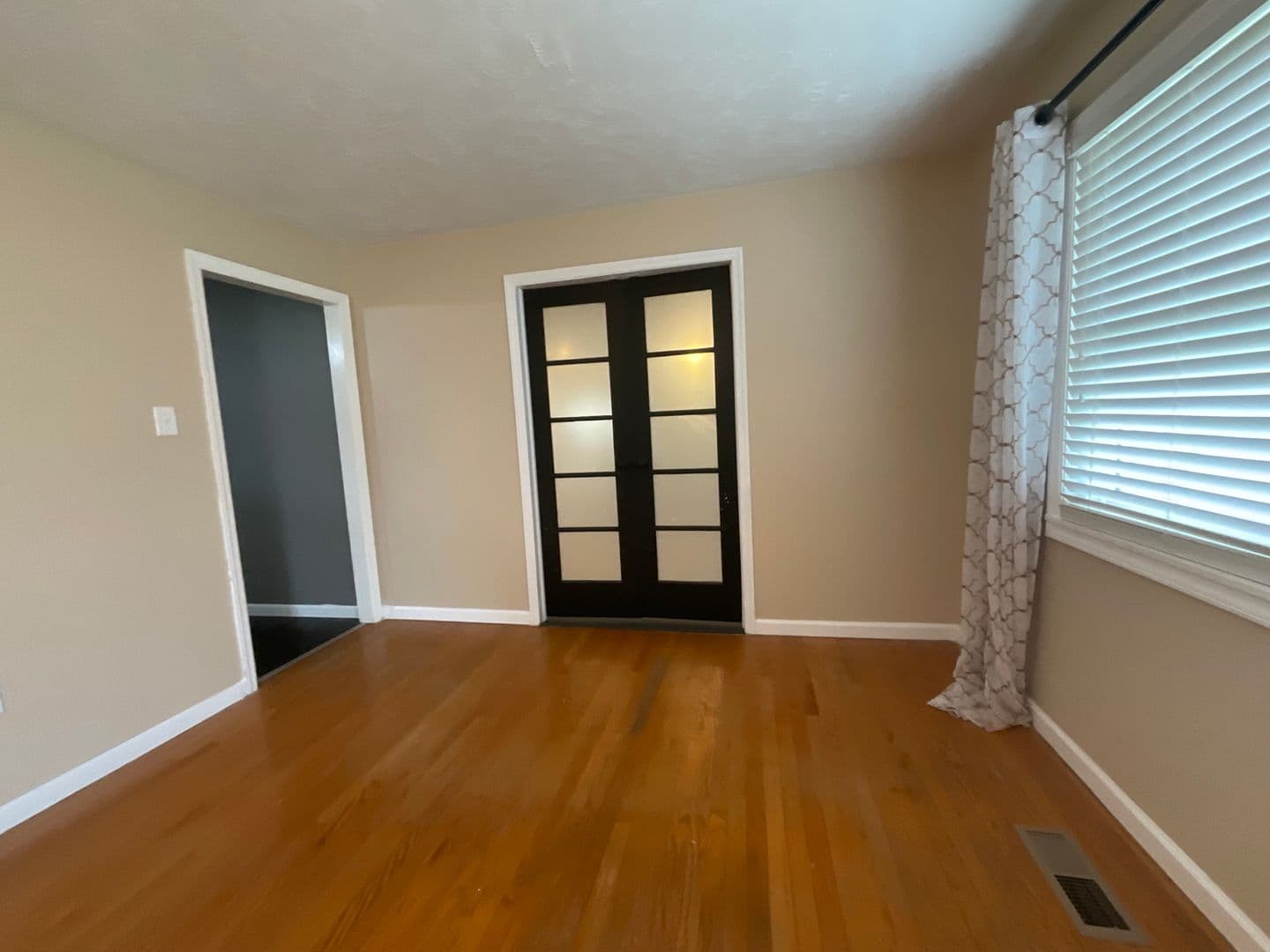 Morristown House: 3984 Bruce St