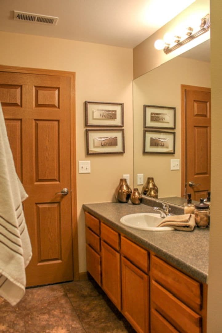 Bismarck Apartment: 3415 Montreal Street