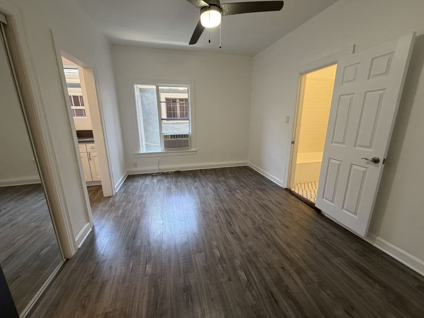 Los Angeles Apartment: 2737 Francis Avenue