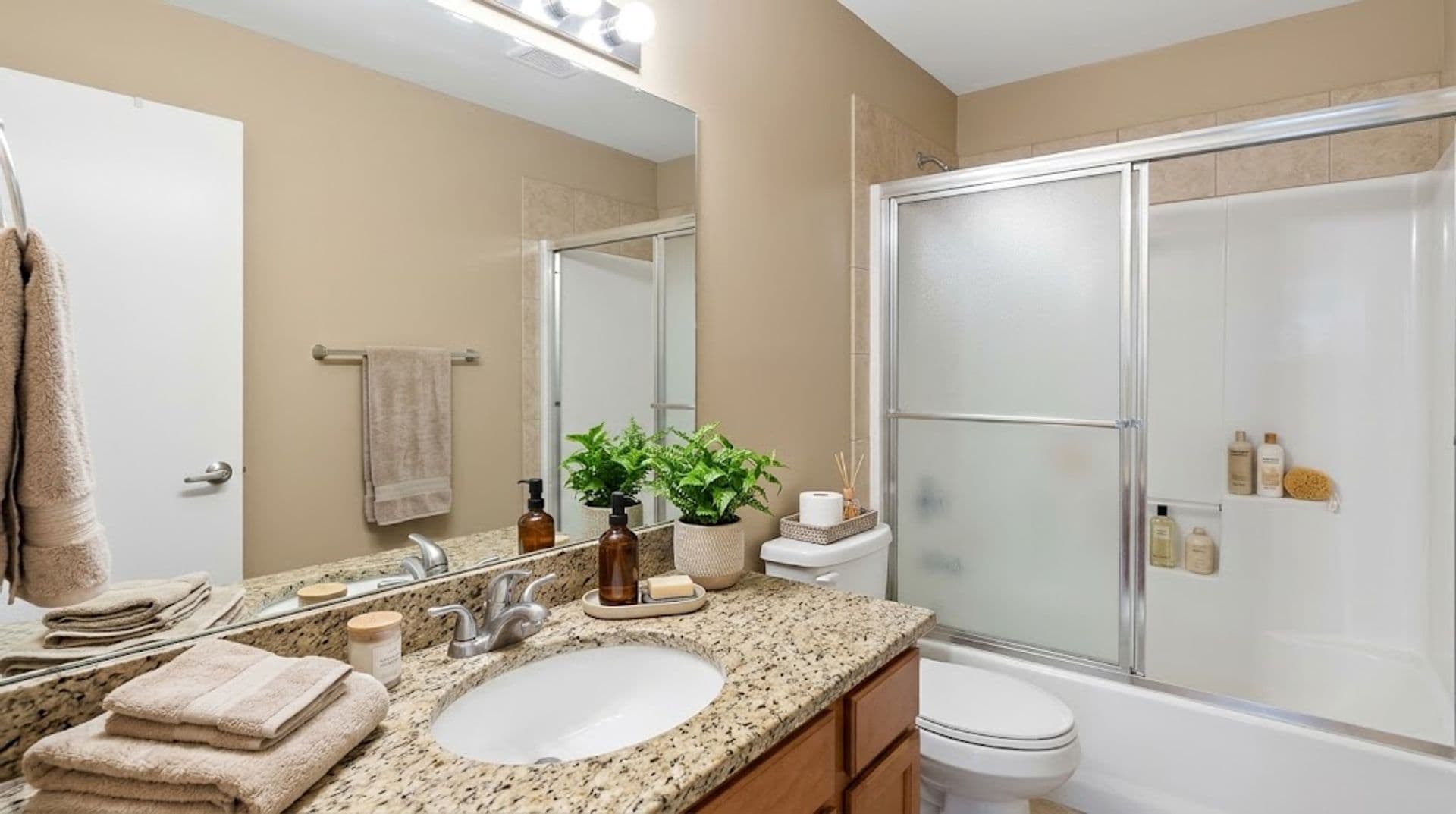 West Hollywood Apartment: 1030 N Harper Ave.