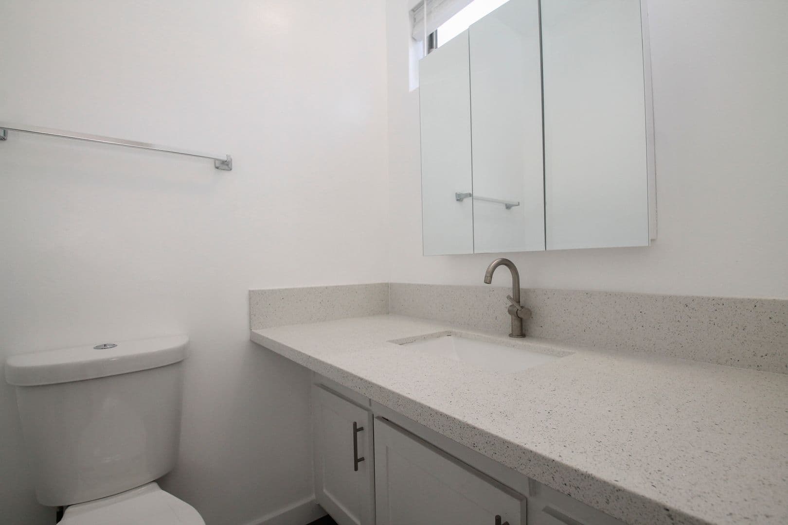 Inglewood Apartment: 604 Evergreen St