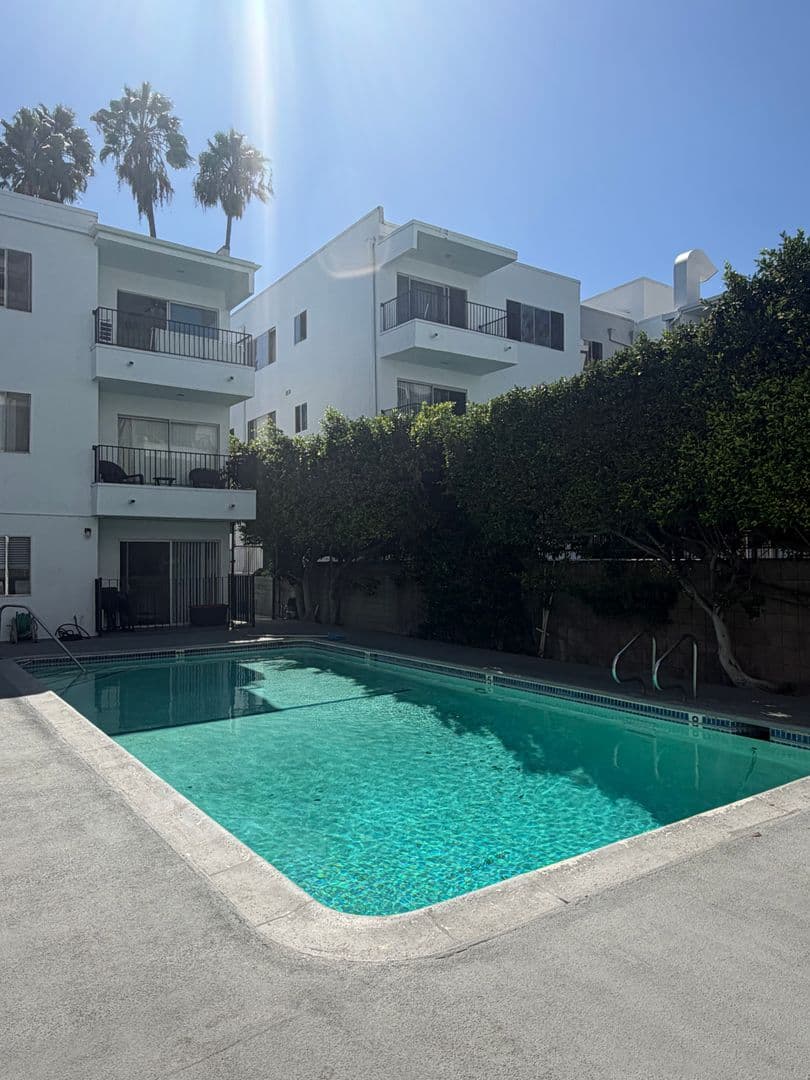 Los Angeles Apartment: 7225-7235 Hollywood Blvd
