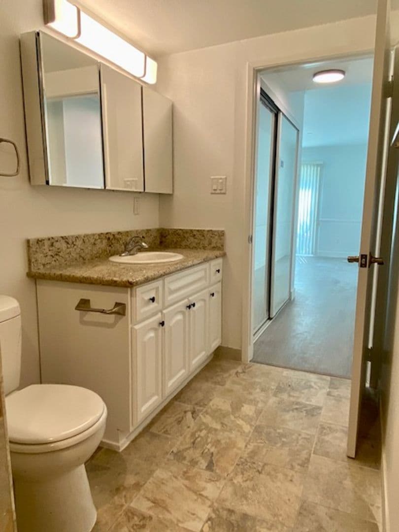 Los Angeles Apartment: 130 South Flores Street