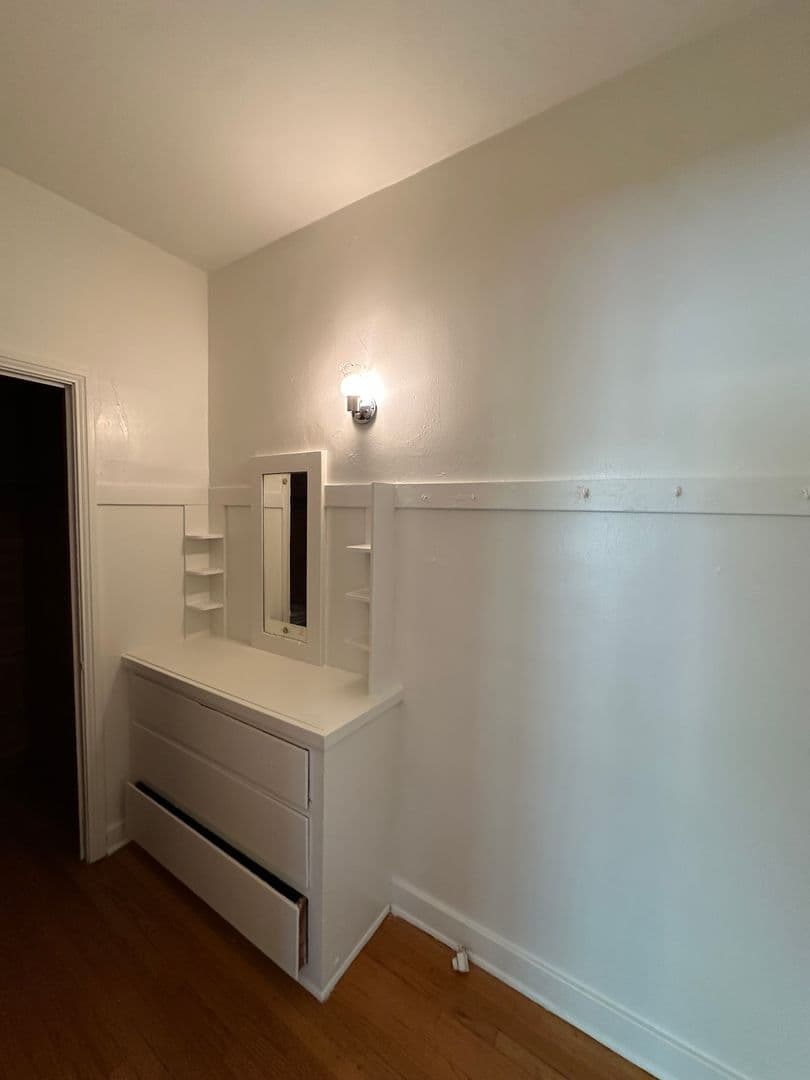 Los Angeles Apartment: 454 N. Orange Grove Ave.