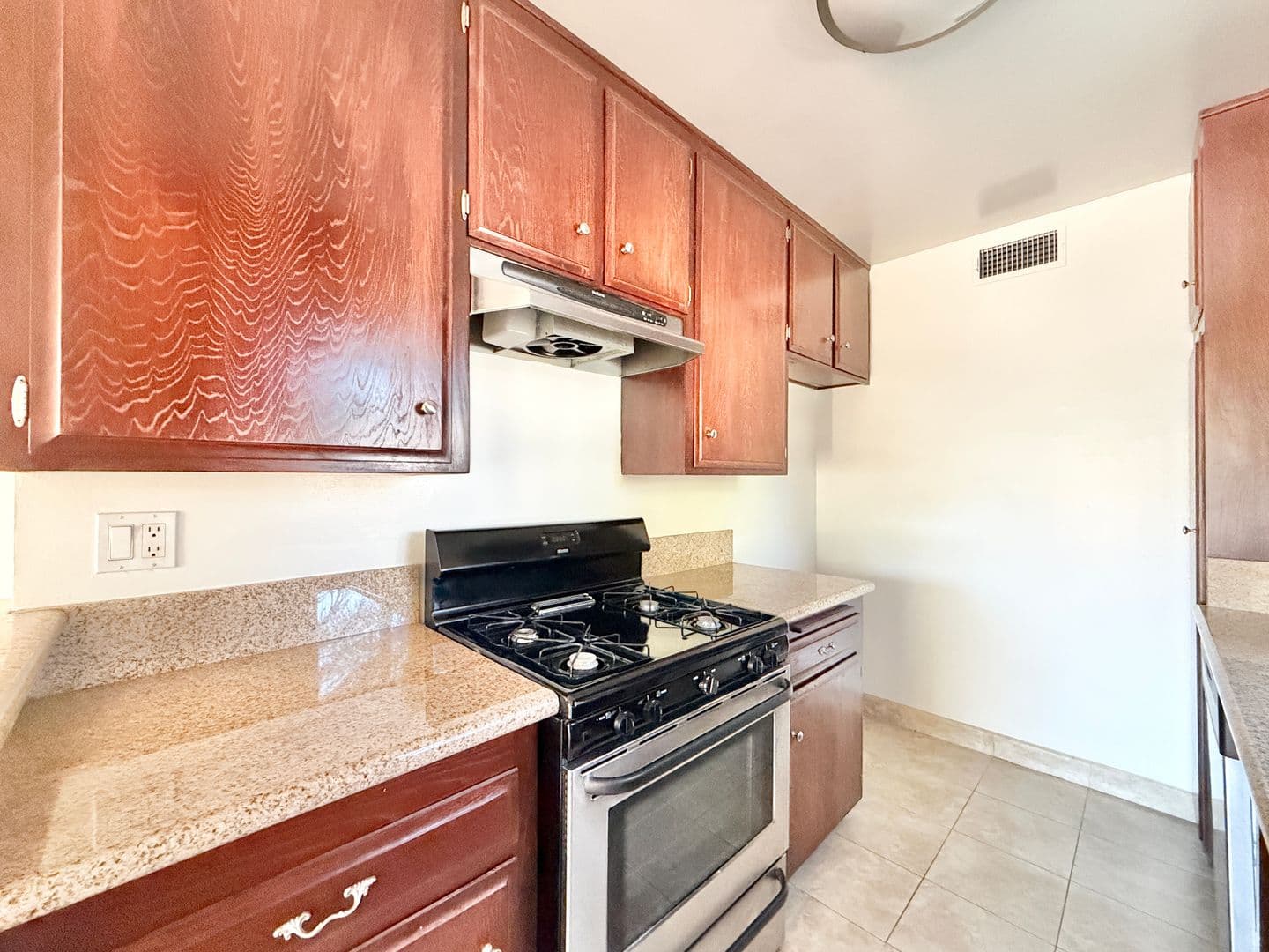 Studio City Apartment: 12231 Moorpark St.