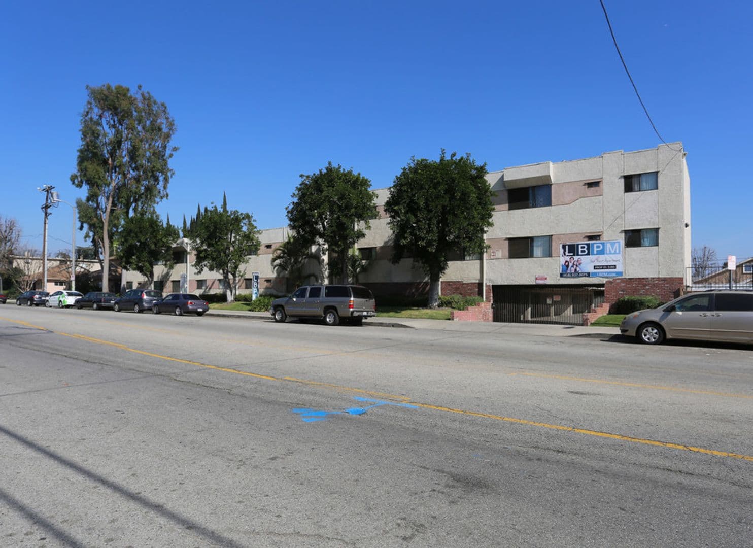 Van Nuys Apartment: 7320 Hazeltine Avenue