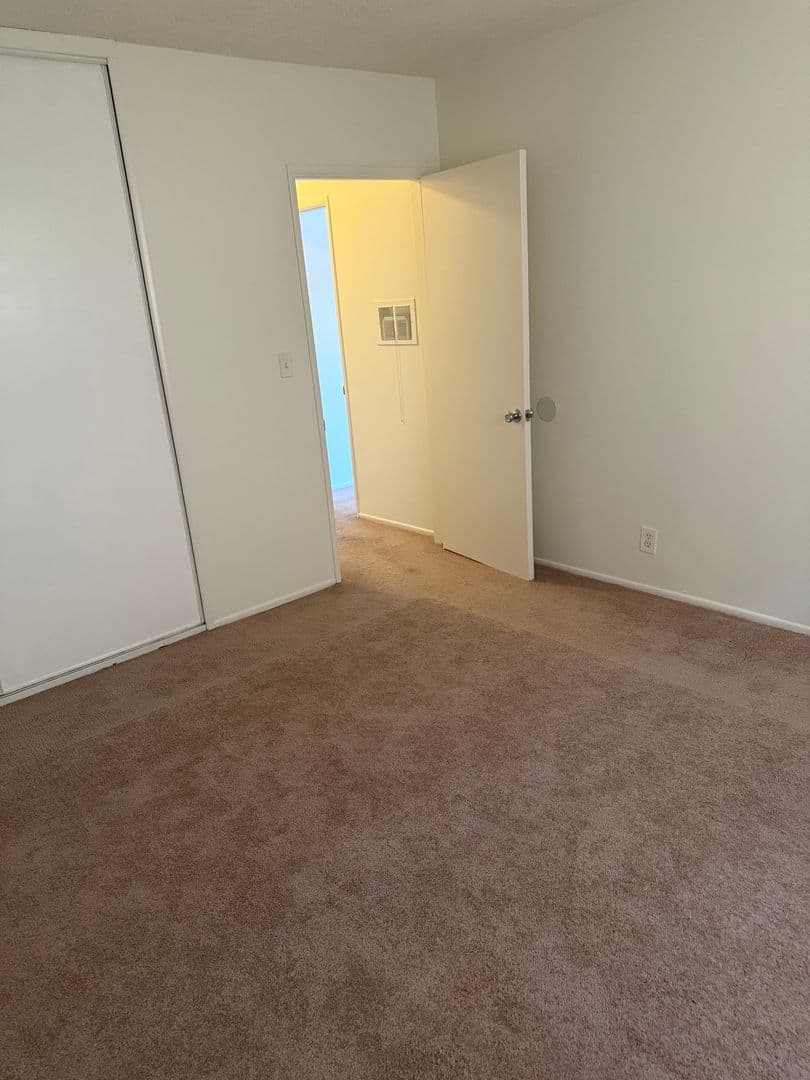 North Hollywood Apartment: 6851-67-63 Whitsett Ave