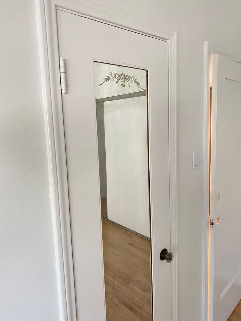 Los Angeles Apartment: 369 North Spaulding Avenue