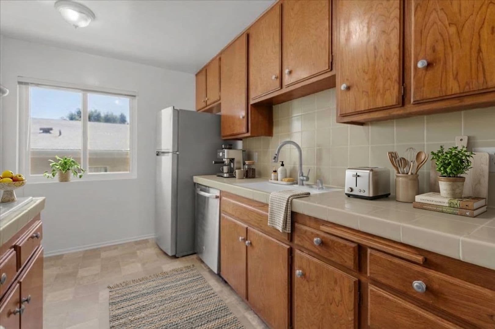 Beverly Hills Apartment: 309 S. Doheny Dr.