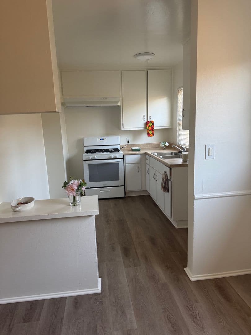 North Hollywood Apartment: 6851-67-63 Whitsett Ave