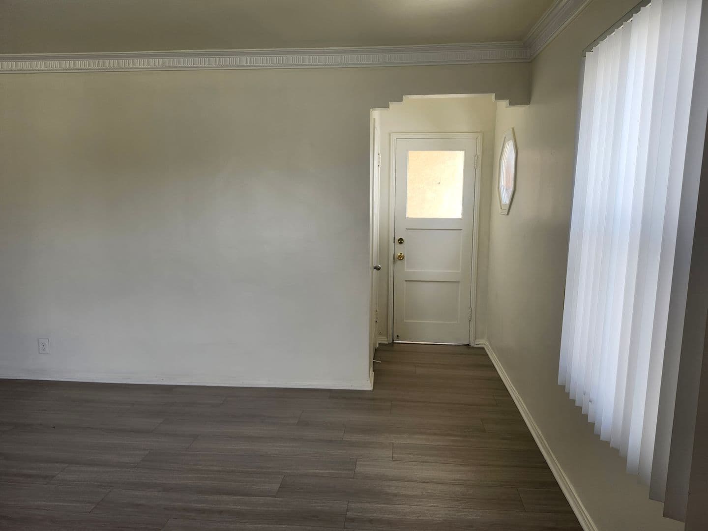 Los Angeles Apartment: 2007 S. Longwood