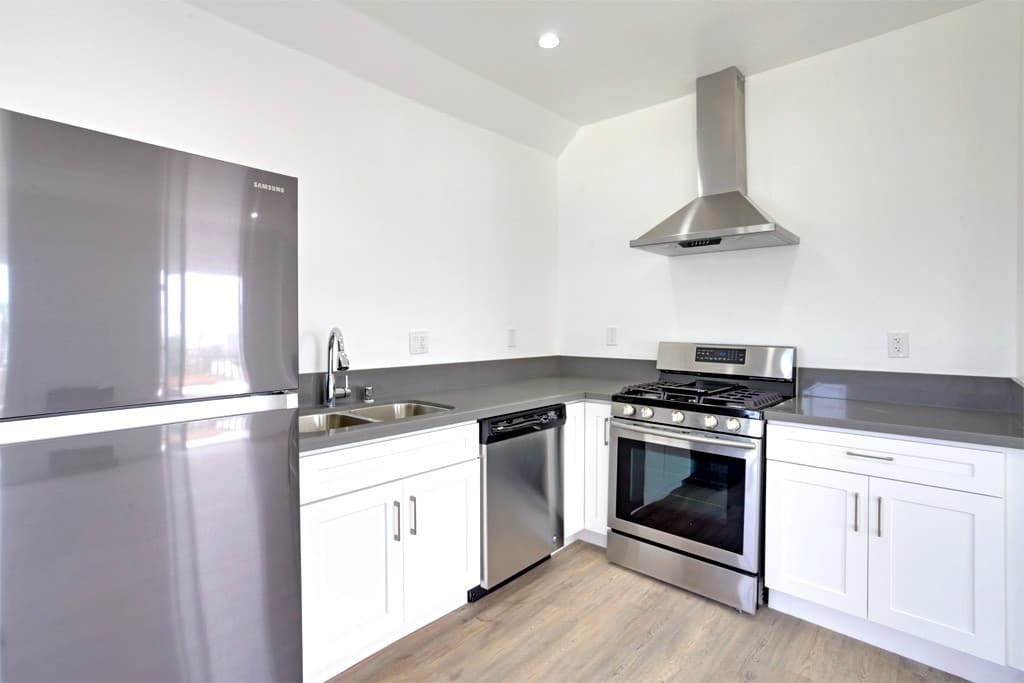 Los Angeles Apartment: 722 S Manhattan Place