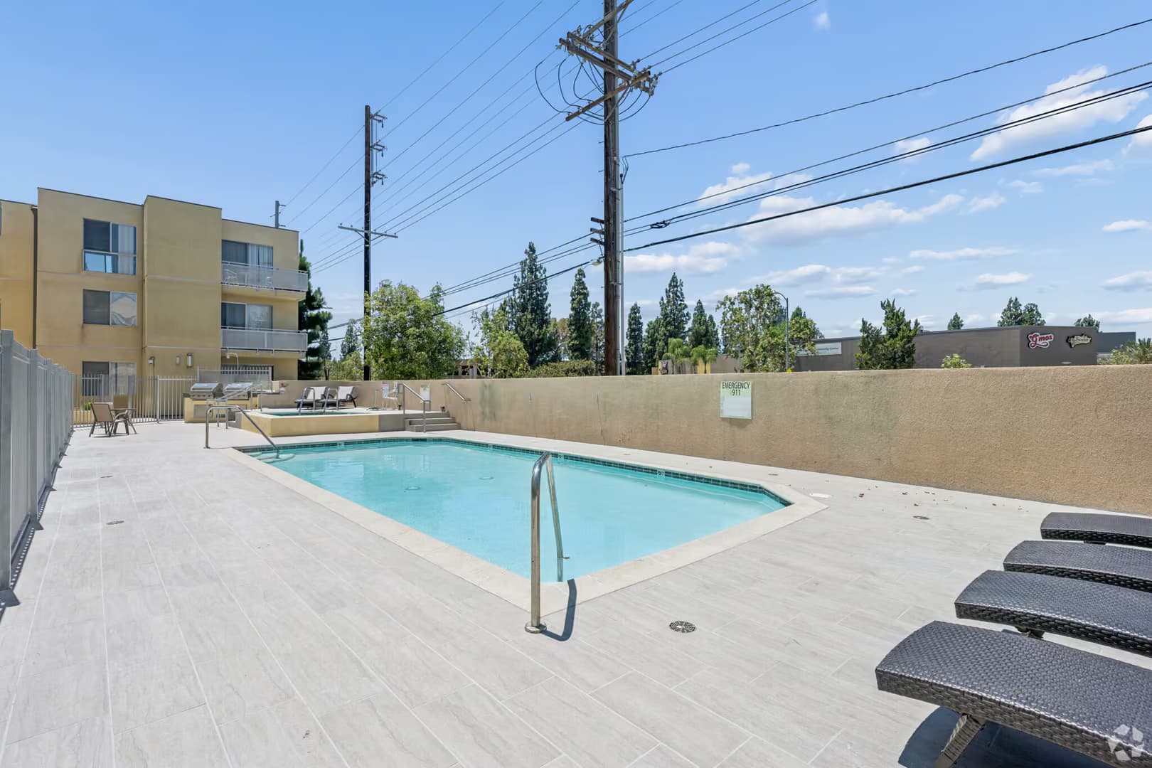 Northridge Apartment: 9850 Zelzah Ave