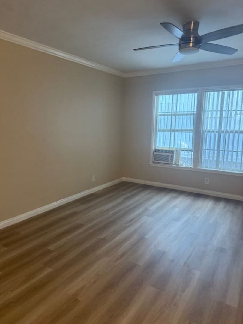 Los Angeles Apartment: 619 Hauser Blvd